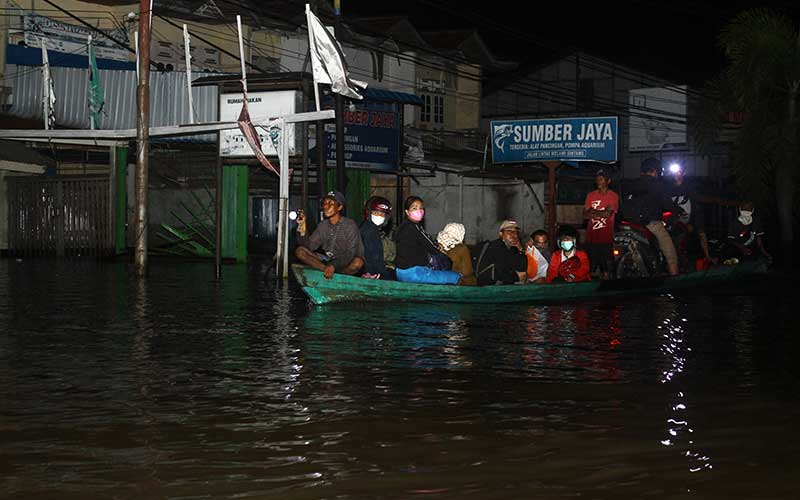  PLN Padamkan Listrik di Kota Sintang Akibat Adanya Gardu Yang Terendam Banjir