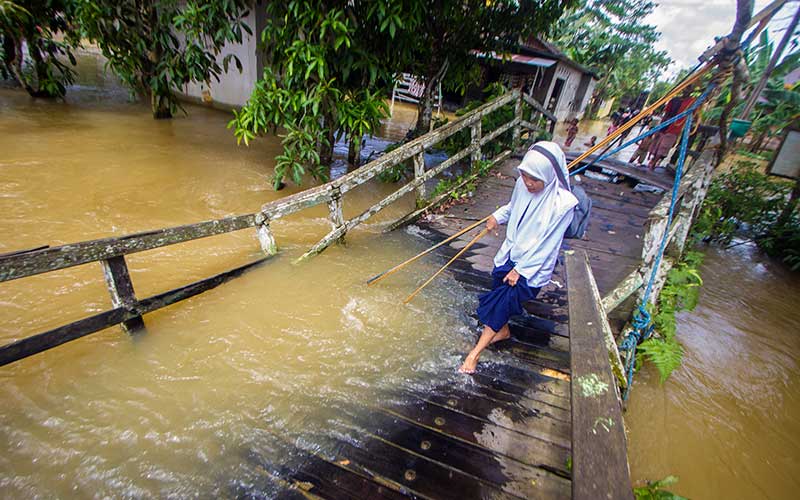  Jembatan Penghubung Antardesa di Kalimantan Selatan Rusak Diterjang Banjir