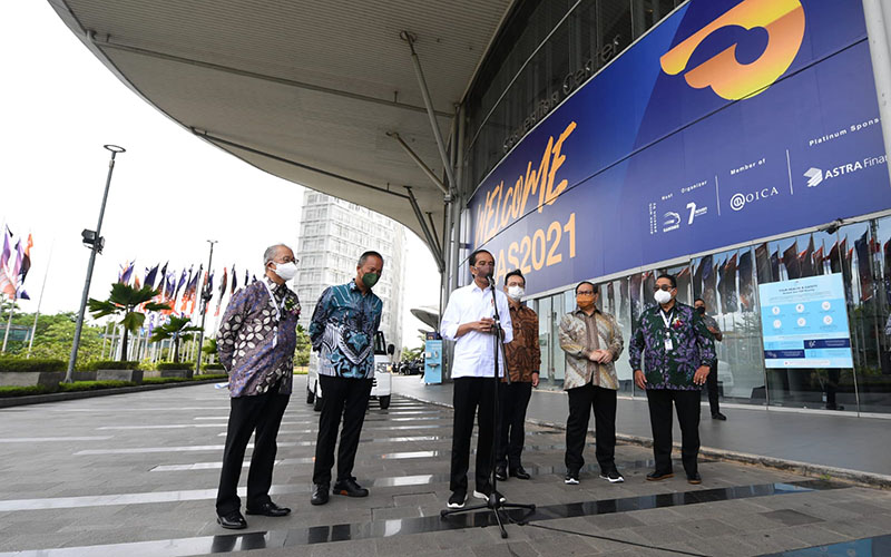  Foto-foto Saat Presiden Jokowi Berkunjung ke GIIAS 2021