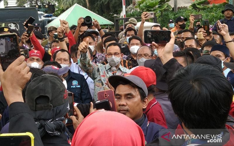  Temui Buruh yang Demo, Massa: Dukung Pak Anies Jadi Presiden!