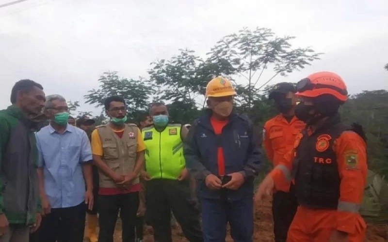  Kunjungi Lokasi Tebing Longsor, Plh Bupati Banjarnegara Sampaikan Duka Cita