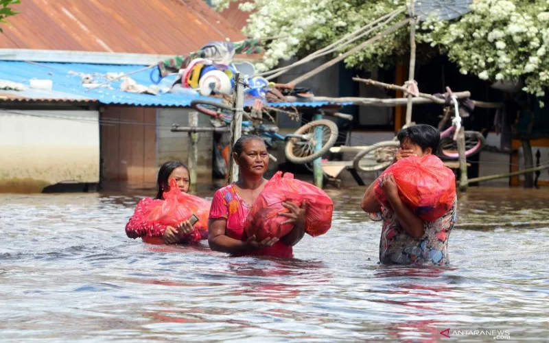  Kepala BNPB Tinjau Banjir di Kalteng dan Kalbar