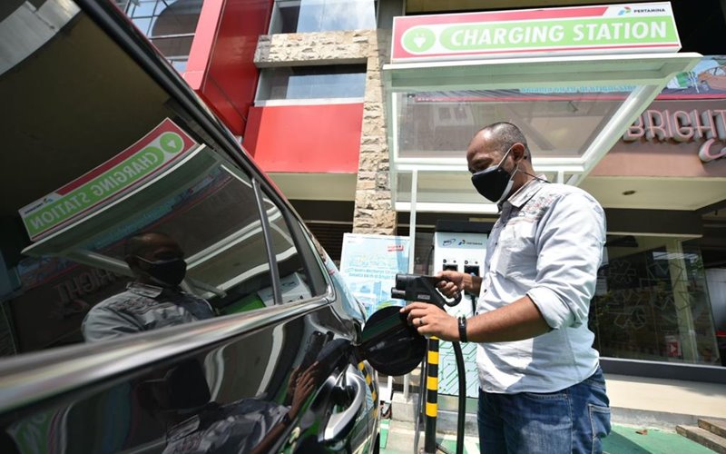  Operasikan Charging Station di SPBU, Pertamina Bidik Peluang Pengisian Kendaraan Listrik