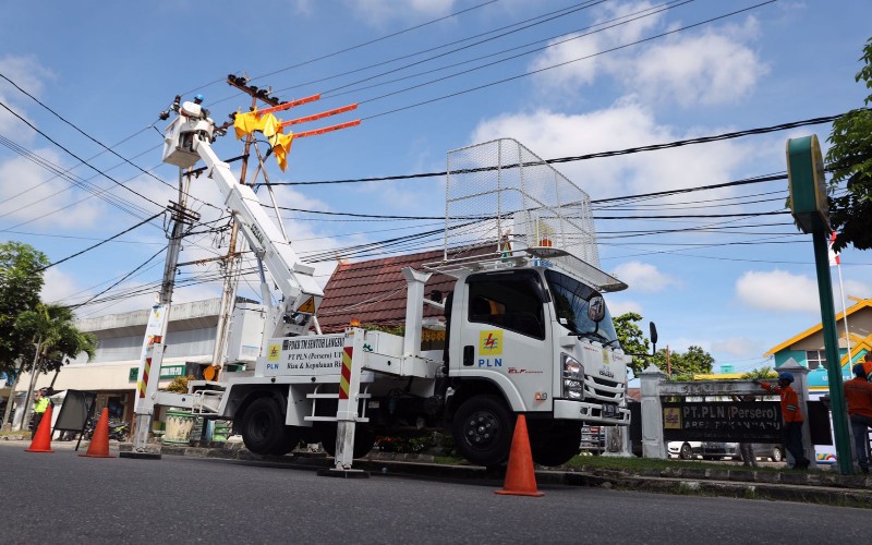  PLN Riau Kepri Layani Perbaikan Listrik Tanpa Padam Hingga Tegangan 20 Kv