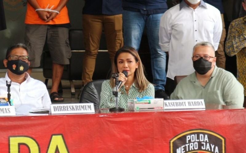  Tersangka Kasus Mafia Tanah Nirina Zubir Serahkan Diri ke Polisi