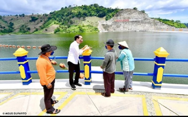  Jokowi dan Petani Sulawesi Selatan Menanam Jagung di Jeneponto