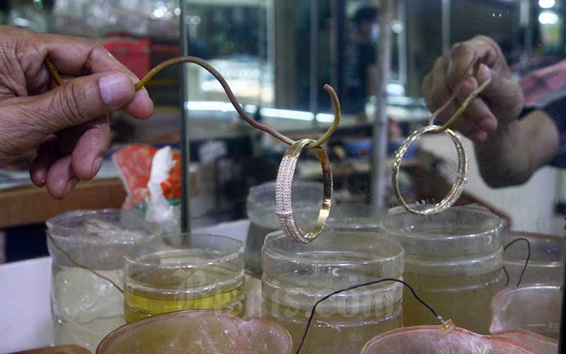 Pendapatan Para Perajin Cuci Perhiasan Anjlok Hingga 50 Persen Akibat Pandemi