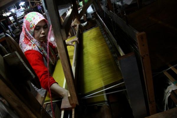  Dekranasda Jabar Fokus Dorong Produk Tenun