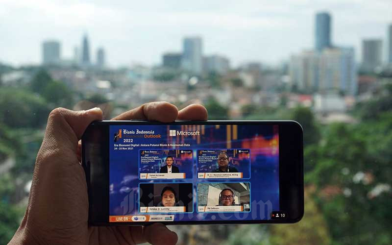  BISNIS INDONESIA FINANCIAL OUTLOOK 2022   : Berebut Potensi Besar Ekonomi Digital