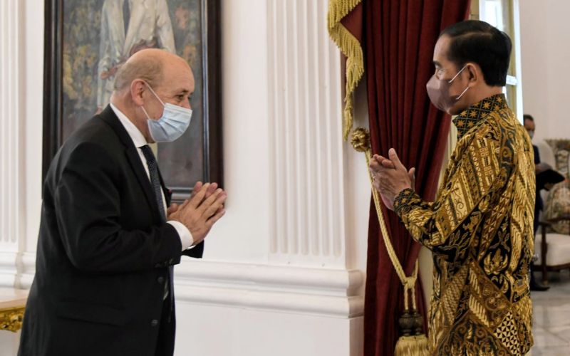 Presiden Jokowi menerima kunjungan kehormatan Menlu Prancis, Jean-Yves Le Drian, di Istana Merdeka, Jakarta pada Rabu, 25 November 2021 - BPMI Setpres/Rusman.