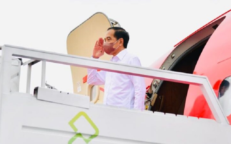Bertolak ke Jatim, Jokowi Resmikan Bendungan dan Tanam Padi