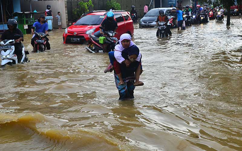  Tanggul Sungai di Kudus Jawa Tengah Jebol, Ratusan Rumah Terendam Banjir