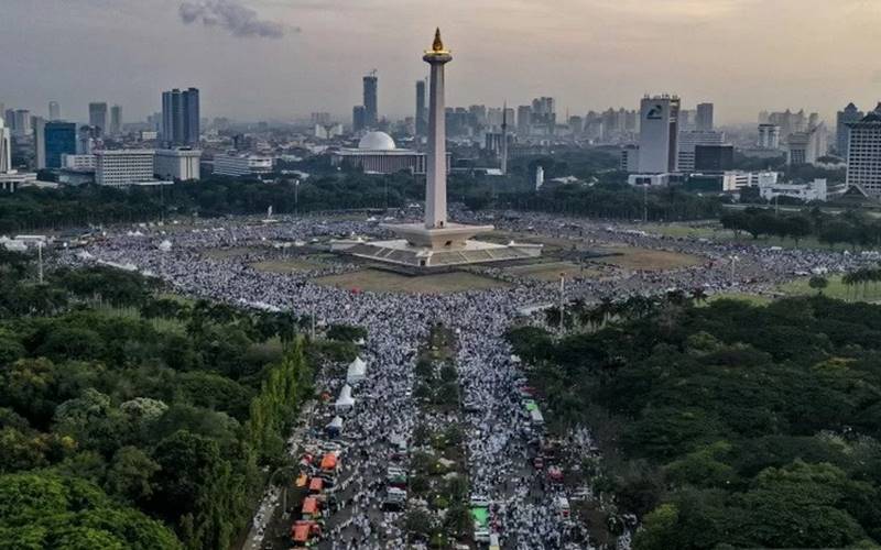 Suasana aksi reuni 212 di kawasan Monas, Jakarta, Senin (2/12/2019). Reuni tersebut digelar untuk lebih mempererat tali persatuan umat Islam dan persatuan bangsa Indonesia./Antararn