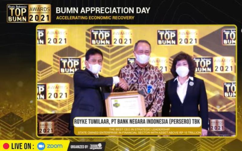  Dirut BNI Royke Tumilaar Raih Top CEO in Strategic Leadership BUMN Award 2021