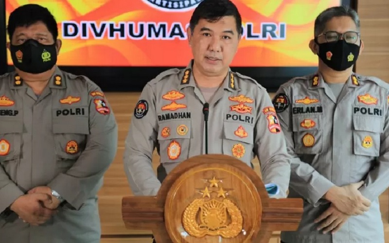 Kepala Bagian Penerangan Umum Divhumas Polri Kombes Pol Ahmad Ramadhan (tengah)./Antara rn