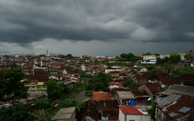 Awan mendung di atas Kota Yogyakarta, Rabu (17/11/2021)./Antara-Andreas Fitri Atmoko.