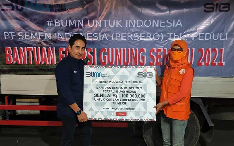  SIG Salurkan Bantuan Untuk Korban Bencana Erupsi Gunung Semeru