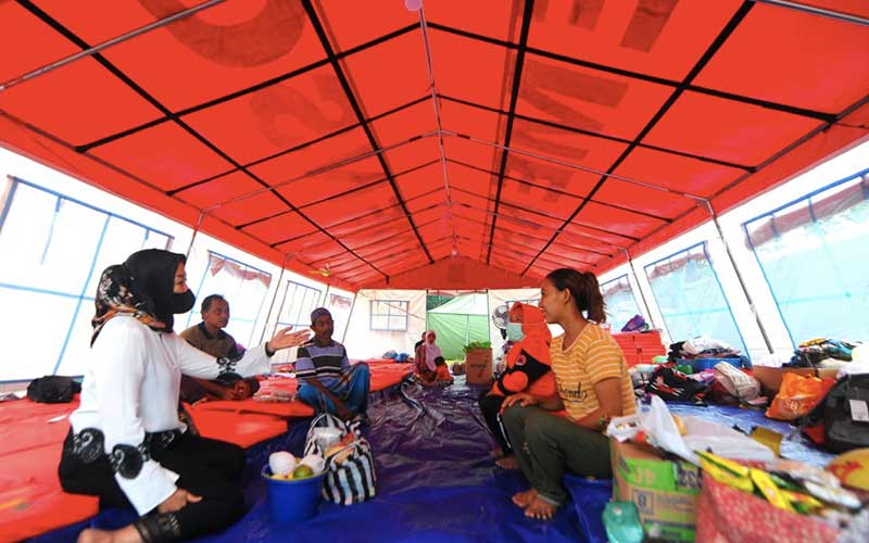  Tinjau Pengungsian Erupsi Semeru