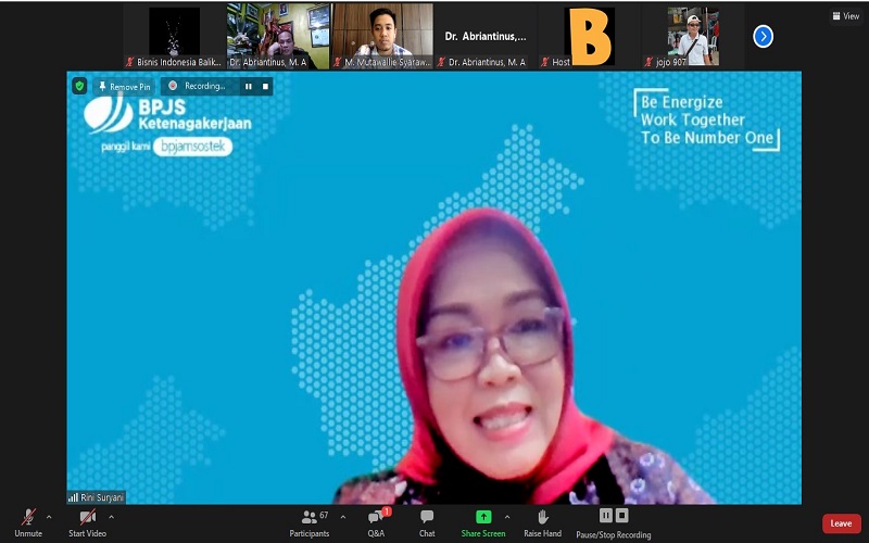 Deputi Direktur BP Jamsostek Wilayah Kalimantan Rini Suryani sebaga narasumber dalamFocus Group Discussion Perlindungan Bagi Pekerja Selama Pandemi secara virtual, Senin (1/12/2021).