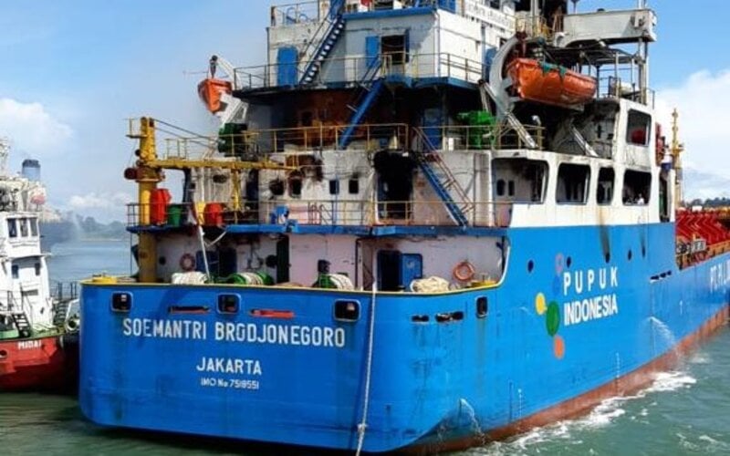  Kapal Pupuk Indonesia Terbakar, Distribusi ke Jateng Tak Terganggu