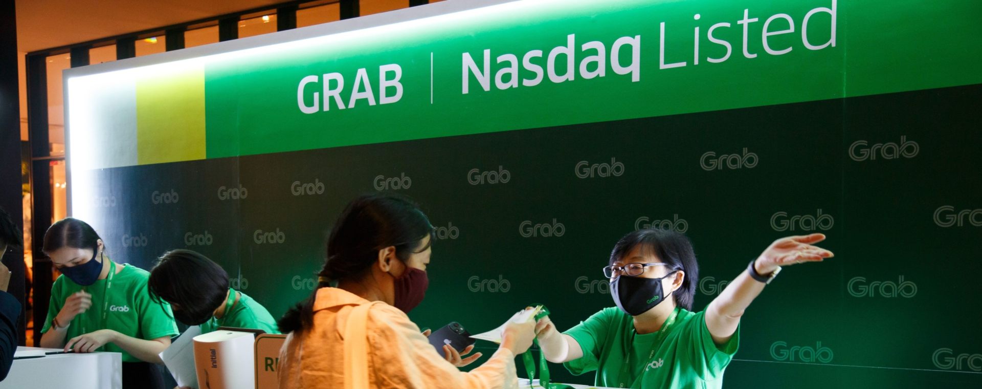  Saham Grab Ambles usai IPO, Bakal Senasib dengan Saudara Jauhnya (BUKA)?