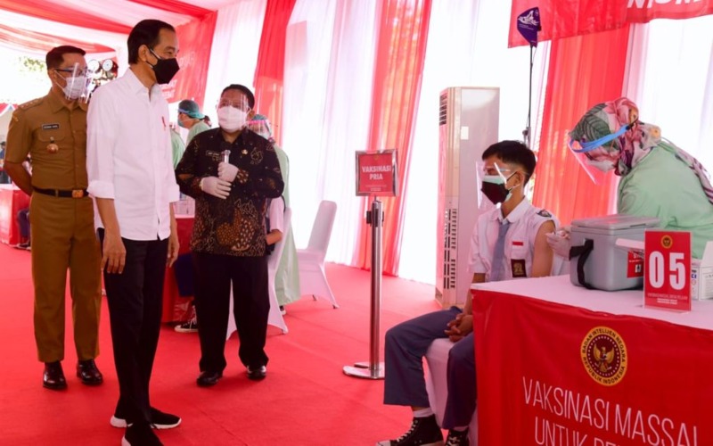  Waspada Omicron! Jokowi Perintahkan TNI-Polri Kebut Vaksinasi