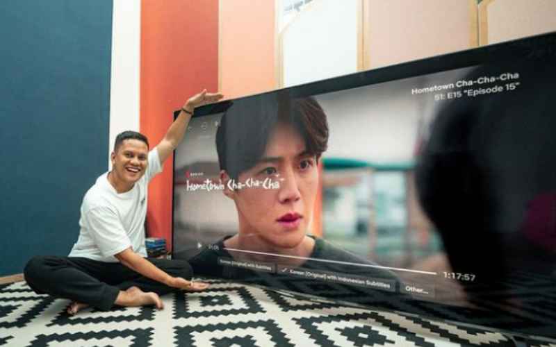  Arief Muhammad Nonton Drakor Pakai TV Ukuran 75 Inci, Netizen Auto Iri