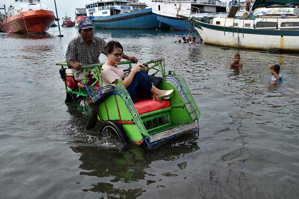  Warga di Kawasan Pesisir Surabaya Diminta Waspadai Banjir Rob