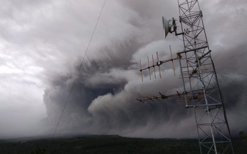  Video Gunung Semeru Erupsi, Warga Panik, Kondisi Gelap Gulita