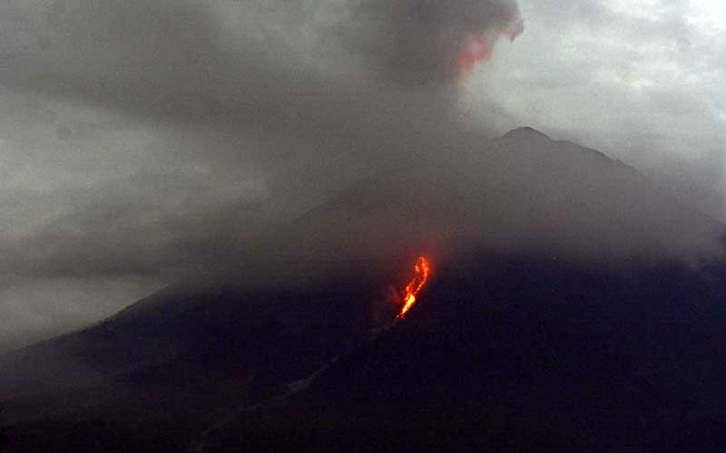 BNPB Upayakan Lokasi Pengungsian usai Gunung Semeru Meletus