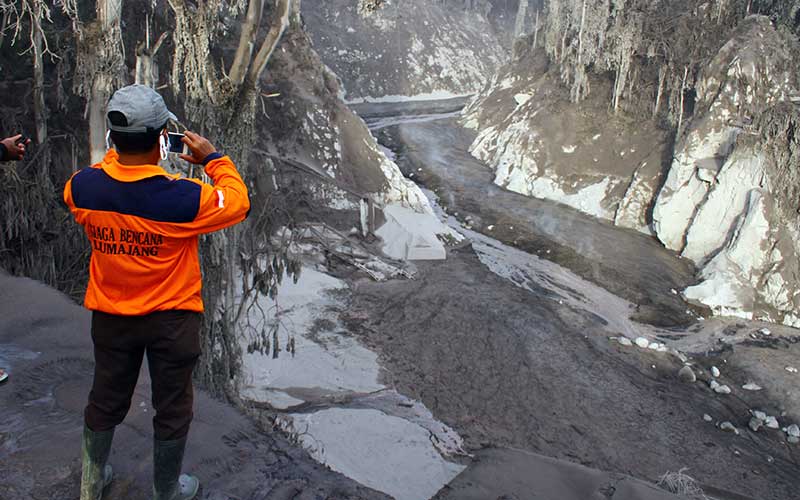  Jembatan Gladak Perak di Lumajang Putus Setelah Diterjang Lahar Dingin Erupsi Gunung Semeru
