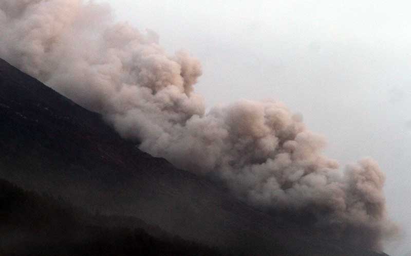  Erupsi Susulan Semeru Kembali Timbulkan Hujan Abu di Desa Pronojiwo 