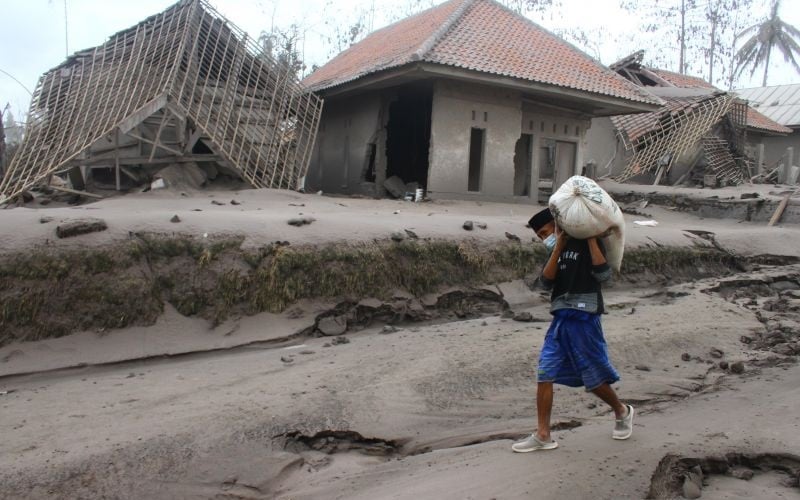  Pemuda Pancasila Terjunkan Kader Bantu Warga Terdampak Erupsi Gunung Semeru