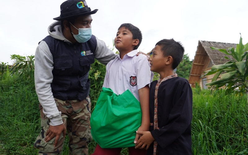  Kembali Salurkan Bantuan Gubernur, JQR Sasar Kelompok Rentan di Gunung Puntang