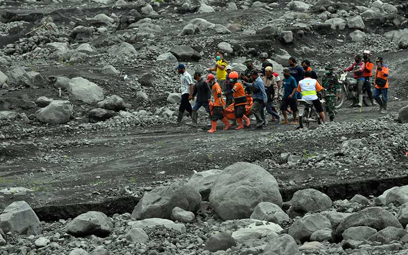  Tim SAR Gabungan Terus Lakukan Pencarian Korban Erupsi Gunung Semeru