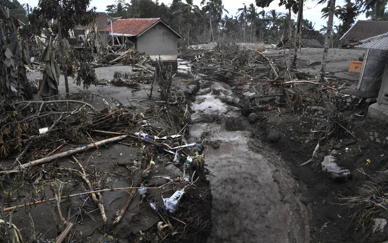  Kebutuhan Permakanan Pengungsi Semeru Aman Tercukupi