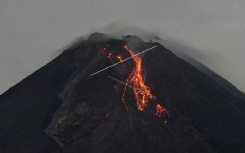  Berstatus Siaga, Gunung Merapi 2 Kali Luncurkan Awan Panas