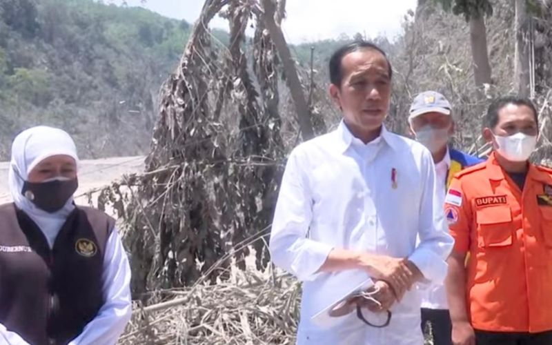 Video Jokowi Tinjau Lokasi Bencana Erupsi Gunung Semeru di Lumajang