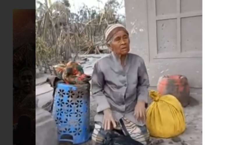  Update Gunung Semeru: Mbah Katemi Dirayu Mengungsi Pakai Uang Kertas