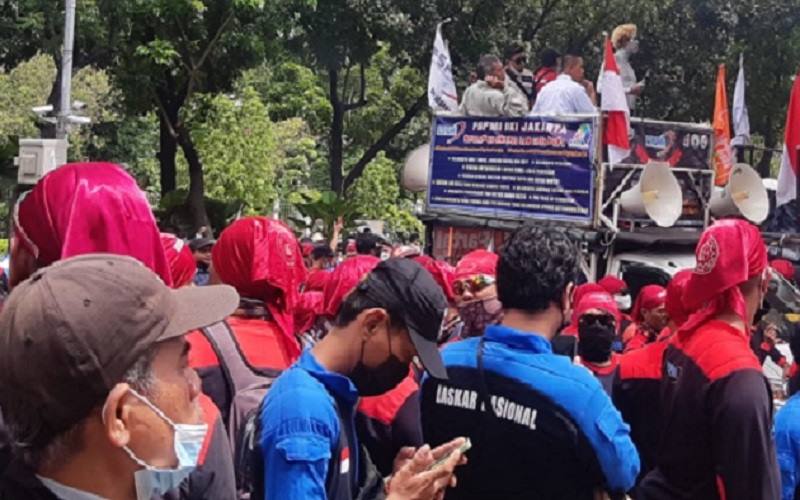 Ribuan Buruh Demo di Istana dan Balkot DKI Tuntut Kenaikan UMP