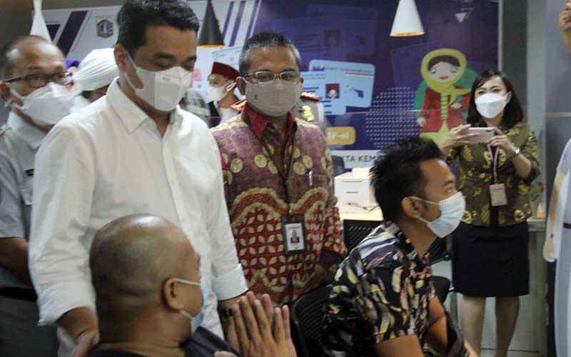  Wakil Gubernur DKI Jakarta Ahmad Riza Tinjau Layanan Pembayaran Pajak Gerai Samsat