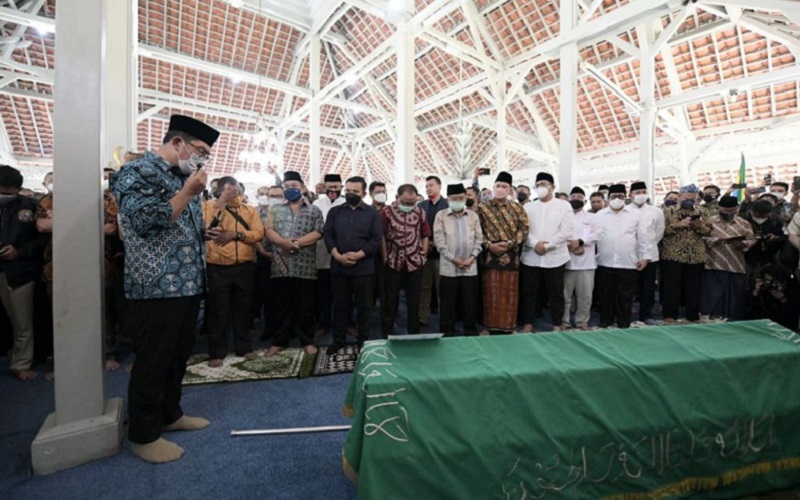 Jenazah Wali Kota Bandung Oded M Danial saat disalatkan di Pendopo Kota Bandung