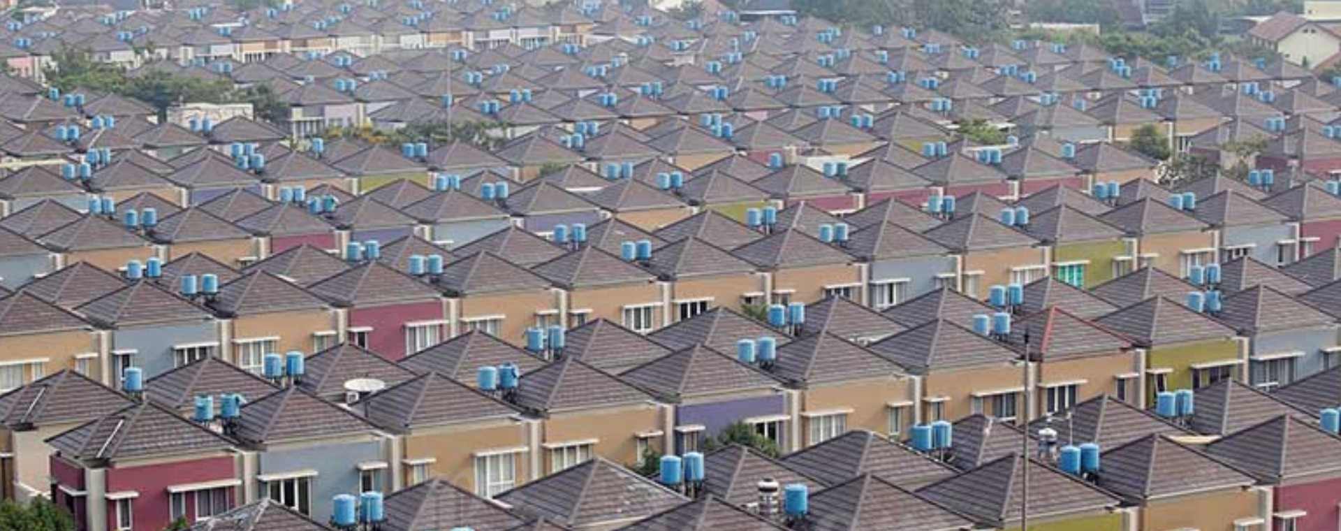 Foto udara komplek perumahan di kawasan Gading Serpong, Kelapa Dua, Tangerang, Banten, Jumat (11/6 - 2021). Bisnis / Abdullah Azzam