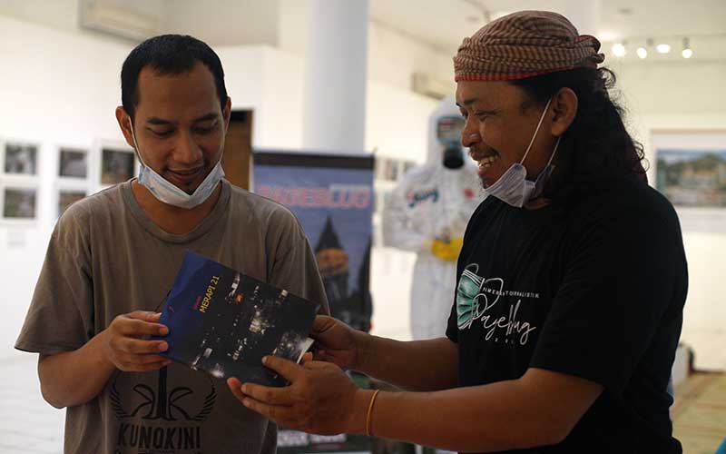  Pewarta Foto Indonesia Boy T Harjanto Luncurkan Buku Letusan Merapi Jilid 07
