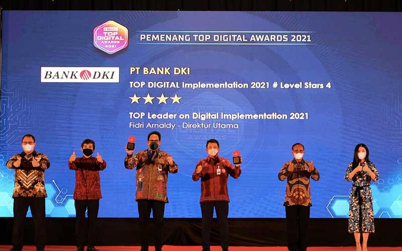  Bank DKI Terima Penghargaan Top Digital Implementation 2021 Bintang #4 dan Top Leader on Digital Implementation