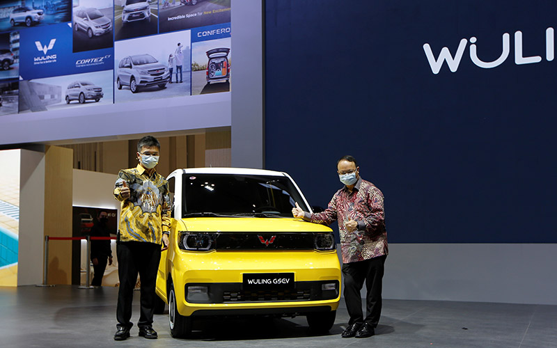 Ilustrasi. Wuling Motors mengenalkan mobil listrik berukuran kecil yang akan dijual di Indonesia dengan harga terjangkau mulai 2022. /Wuling