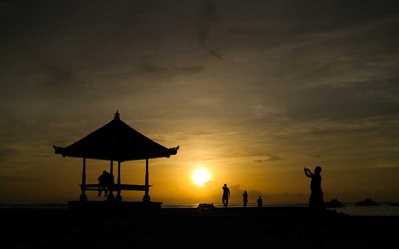  Pemandangan Matahari Terbiy Menjadi Daya Tarik Wisatawan di Pantai Sanur