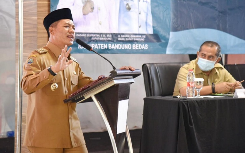  Bupati Bandung Minta BPR Kerta Raharja Salurkan Modal pada UMKM