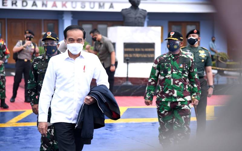  Jokowi Beli Jaket Costum Motif Garuda Khas Blora, Begini Penampilannya