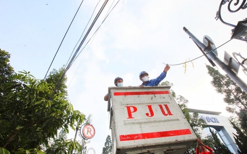  Kabel-kabel yang Seliweran di Udara Kota Bandung Mulai Dialihkan ke Bawah Tanah